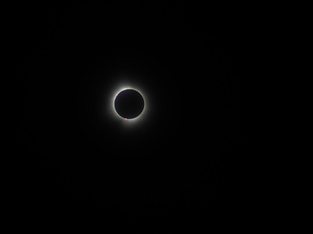 Eclipse solaire totale 12 aout 2026 - Observez en securite avec SUNLY